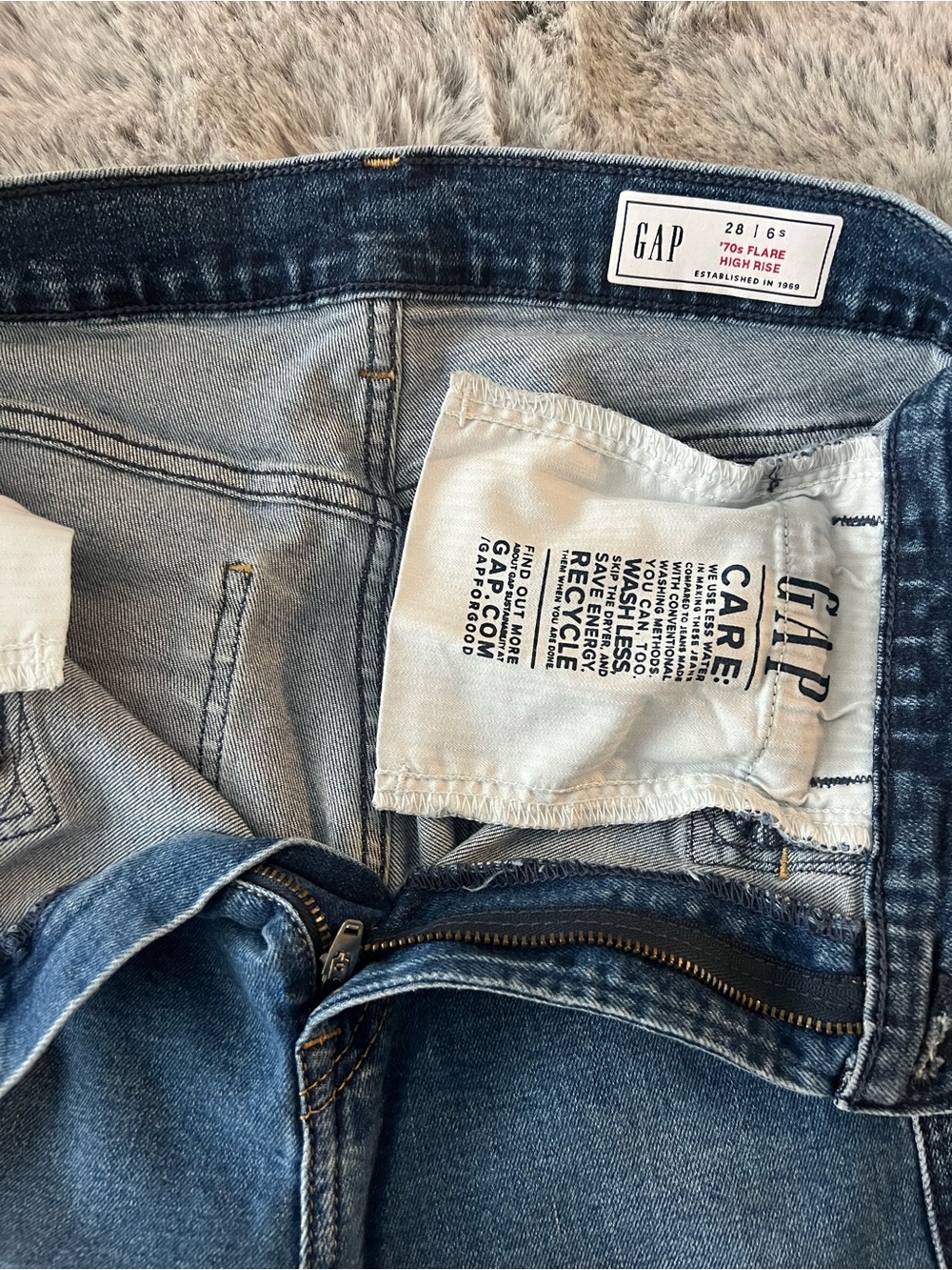 Gap 70s Flare High Rise Jeans with Chaps Stitch Detailing Size 28 - Picture 6 of 7